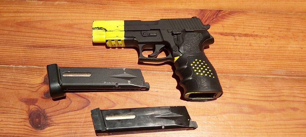 SIG P226 CO2 com dois carregadores