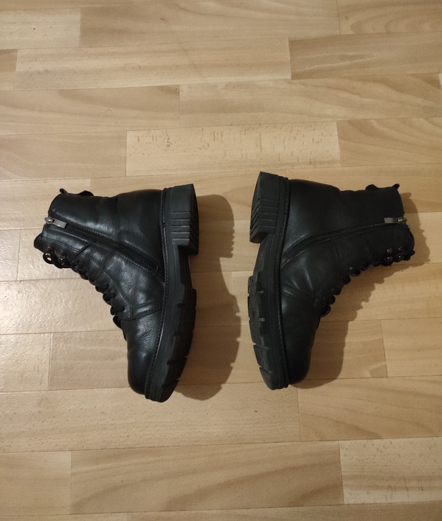 Продам теплые зимние ботинки женские натуральная кожа р 39