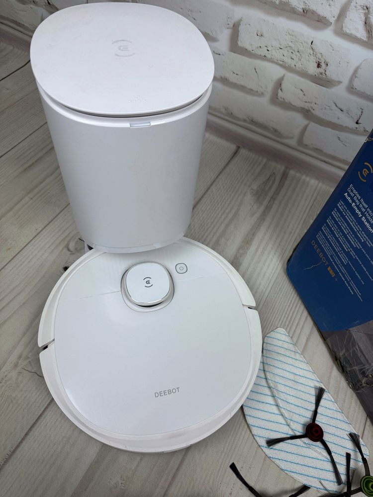 Ecovacs Deebot T9+ Робот пилосос зі станцією самоочищення