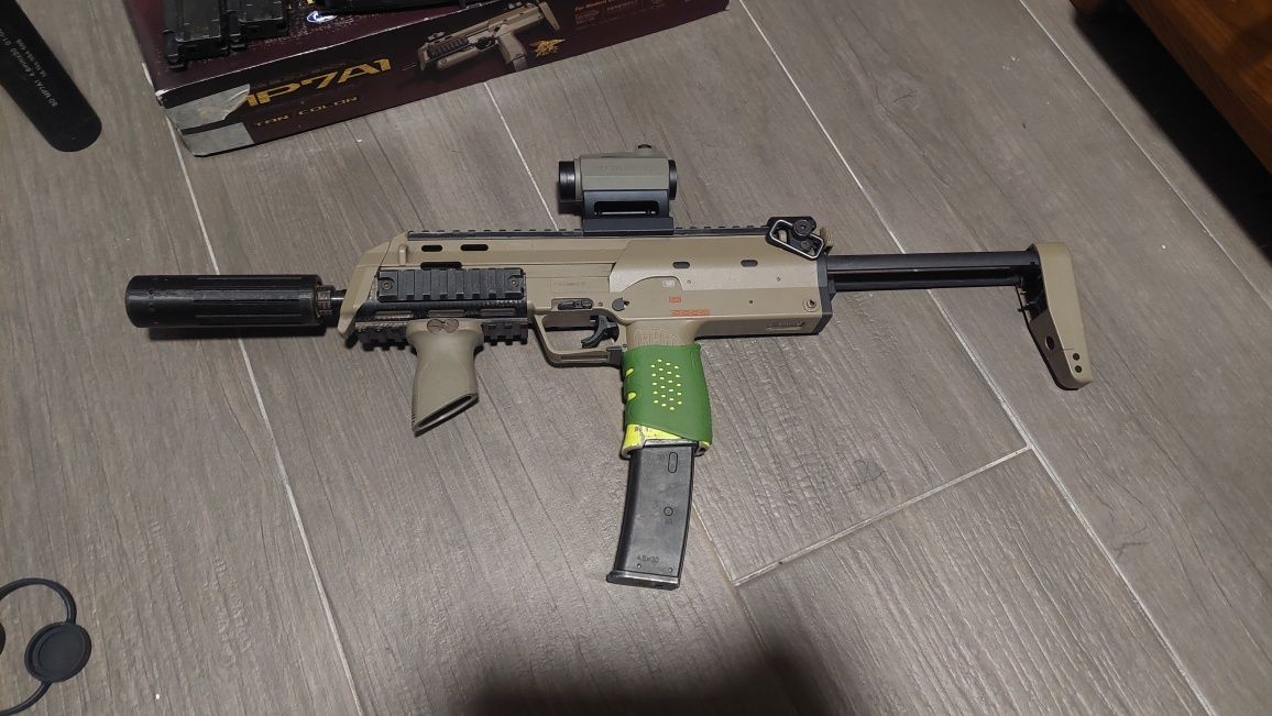 Airsoft Tokyo Marui Mp7a1 GBBR + 6 mags e muitos extras e upgrades