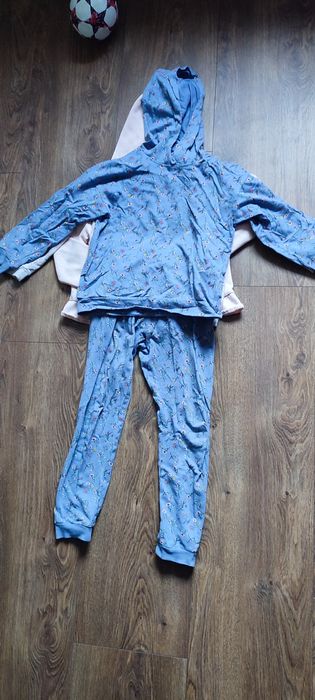 Костюм, кофти, блузка.