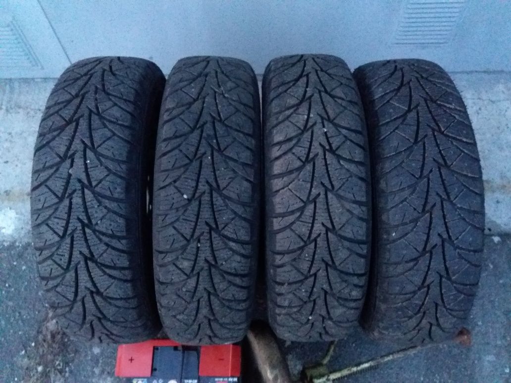 Продам комплект зимней резины 175/70 R13 с дисками(Москвич)