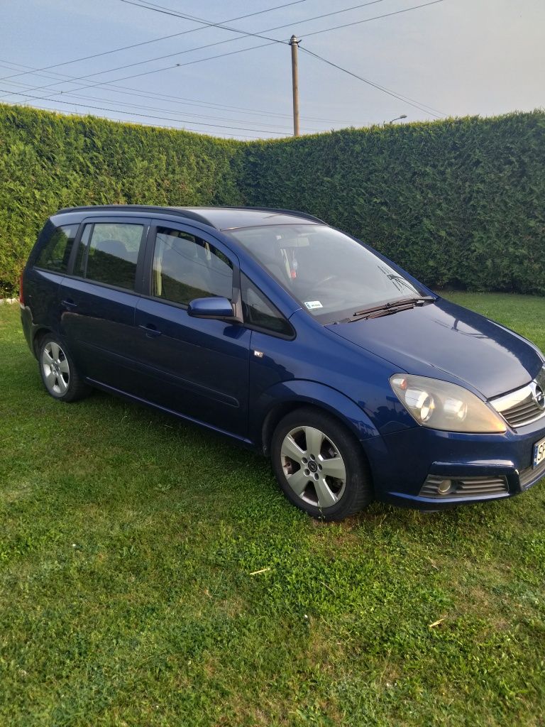 Opel Zafira dwa.