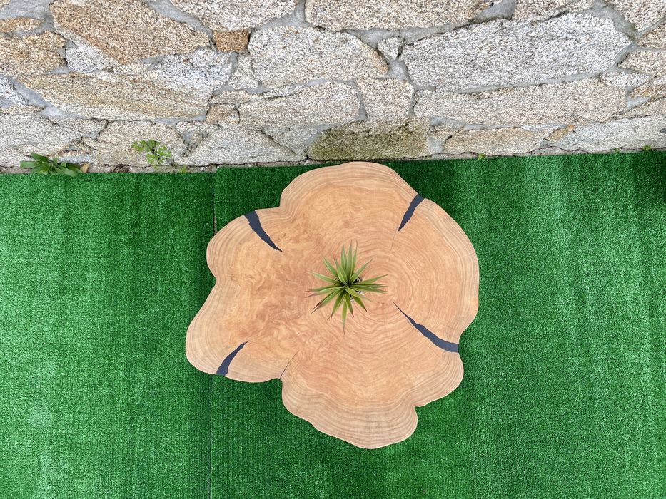 Mesa centro estilo rústica de madeira de cedro e resina epoxy (novo)