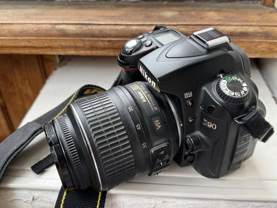 Цифровой фотоаппарат Nikon D90 Kit 18-105 VR