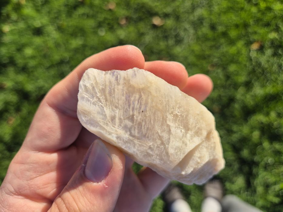 Kamień księżycowy biały niebieski