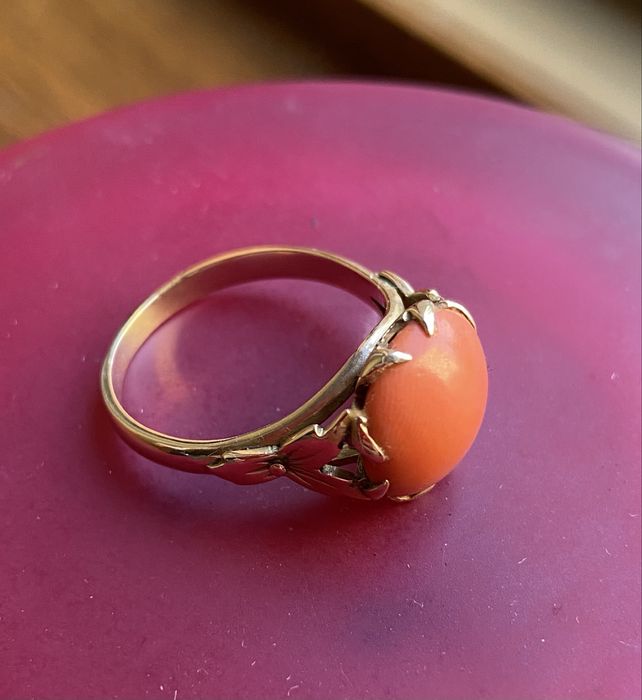 Zloty pierscionek z koralem