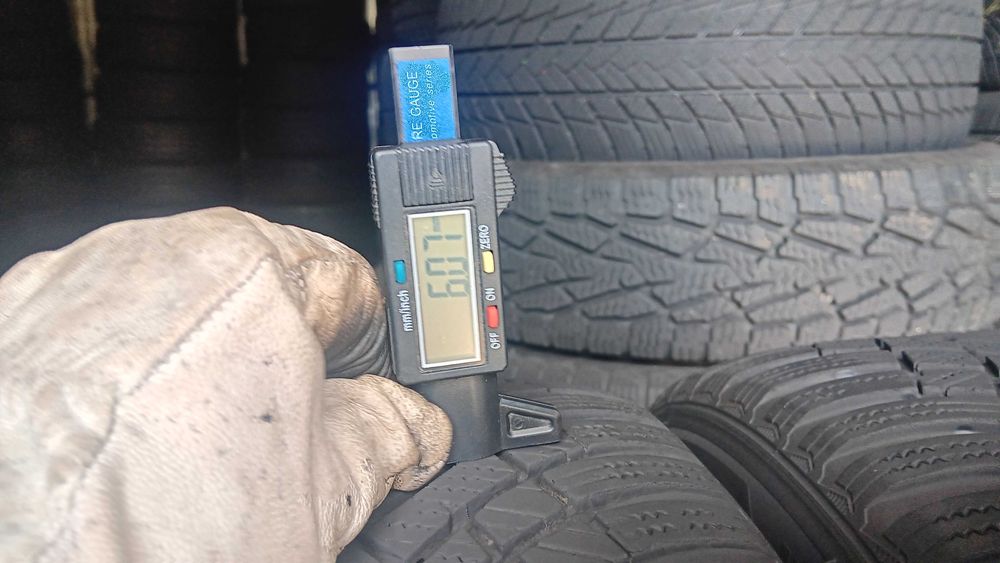 215/55/17 Hankook winter icept