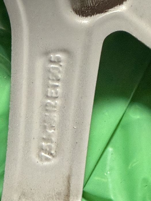 Volvo felgi z zimowymi oponami