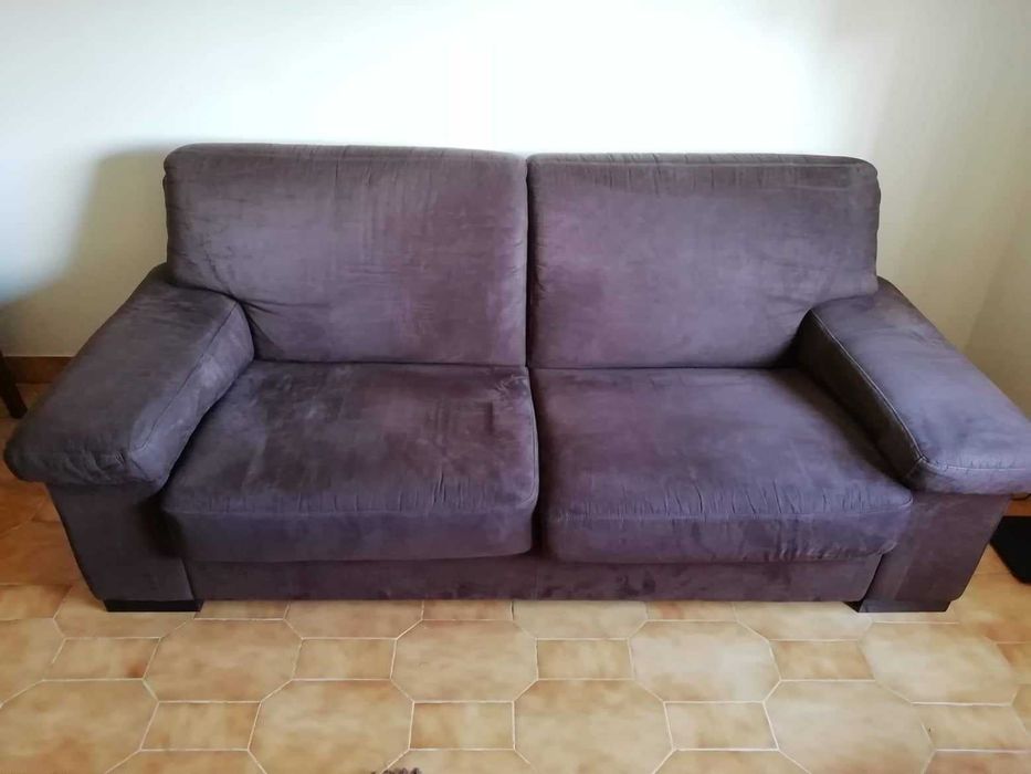 Sofá de três lugares