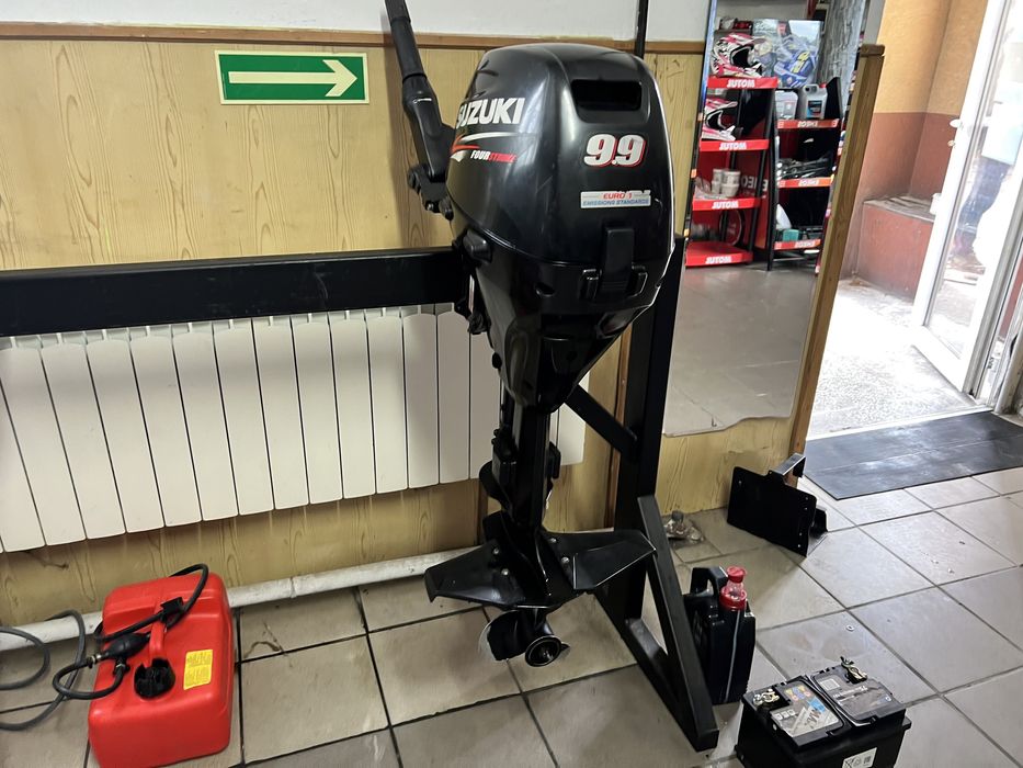 Silnik zaburtowy Suzuki DF 9.9 czesci pokrywa czapa