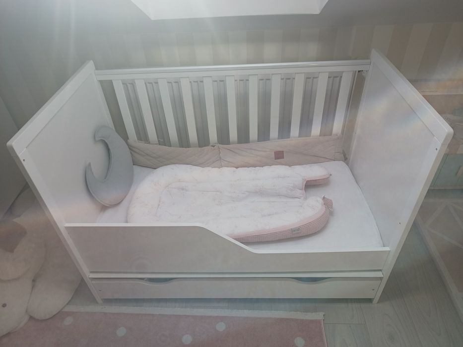 Białe łóżeczko lilia z szufladą