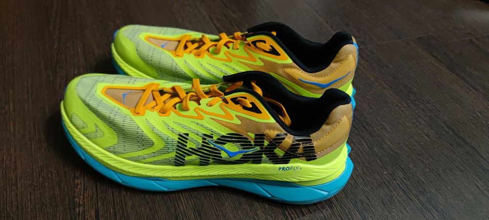 Кросівки  Hoka Tecton x 2.        Р 45 1/3   29см