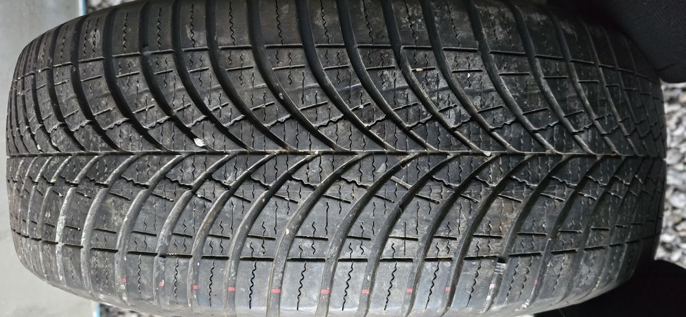 4x 215 60 R17 100V Goodyear Vector 4SEASONS