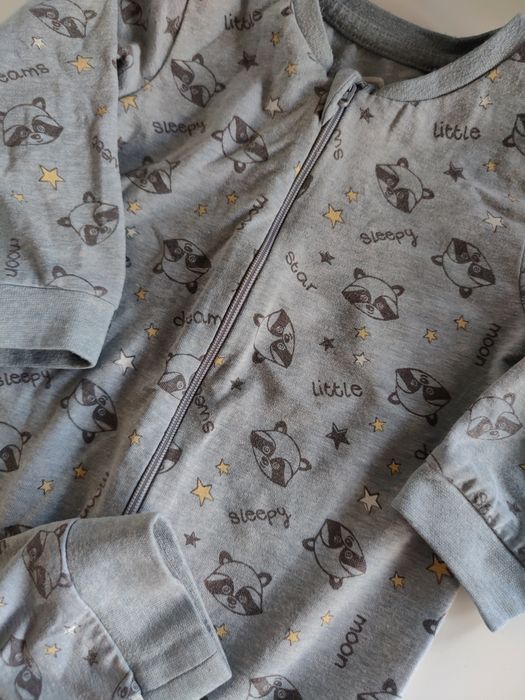 Niemowlęca piżama jednoczęściowa na suwak w szopy Cubus r 74 80