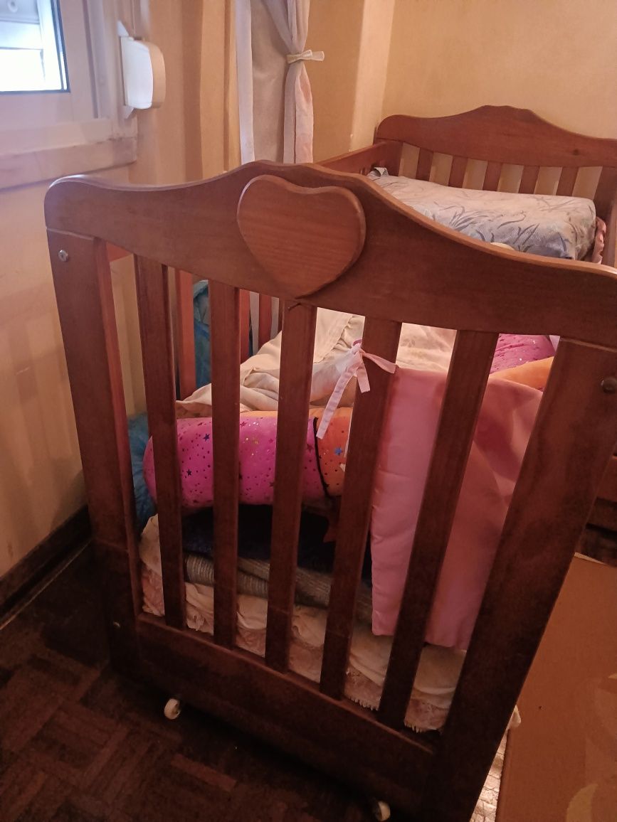 Vendo cama de bebê em madeira