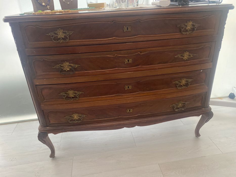 Cómoda antiga com 4 gavetas