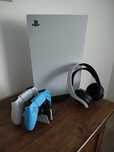 PlayStation 5 Digital Edition + 2 pady + stacja ładująca + słuchawki
