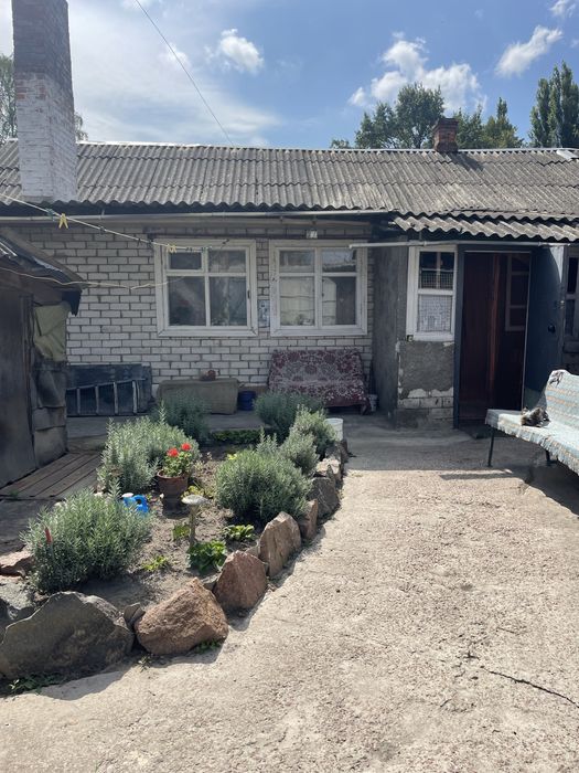 Продам частину будинку по вулиці Народного руху