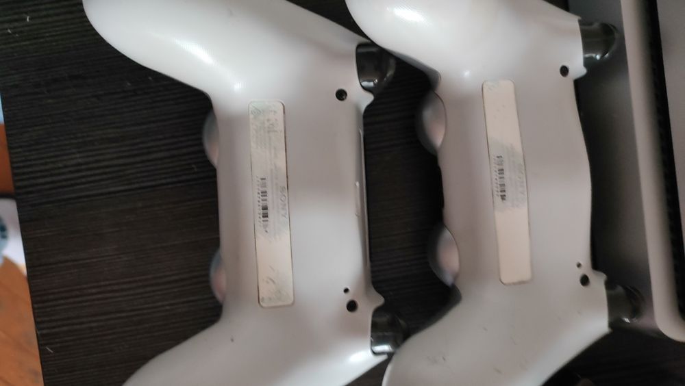 Konsola PS4 slim 2 pady 1tb słuchawki dysk kable zestaw