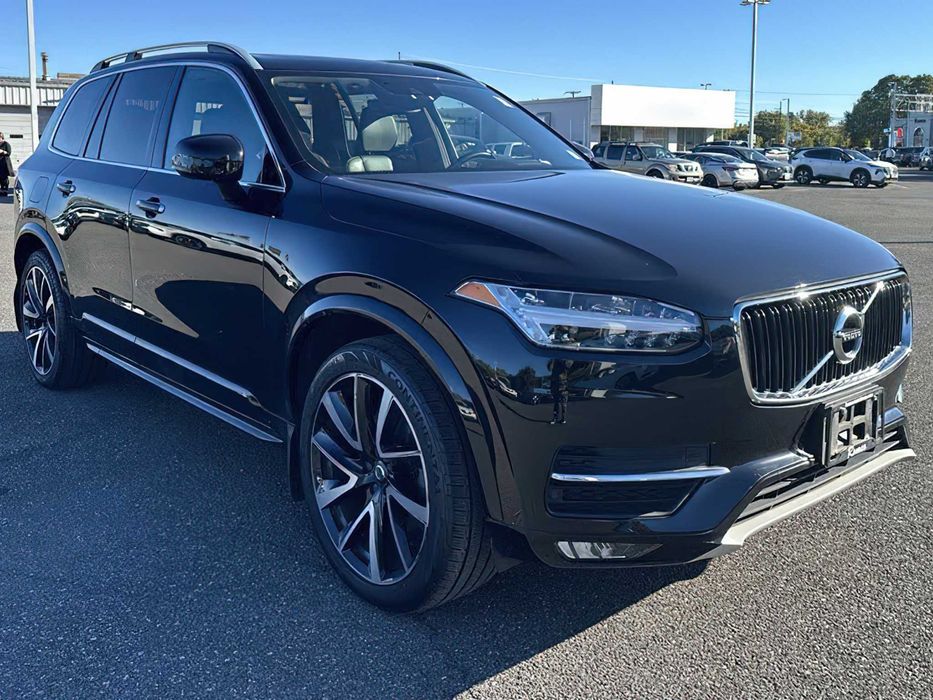Volvo XC90 Momentum      2019