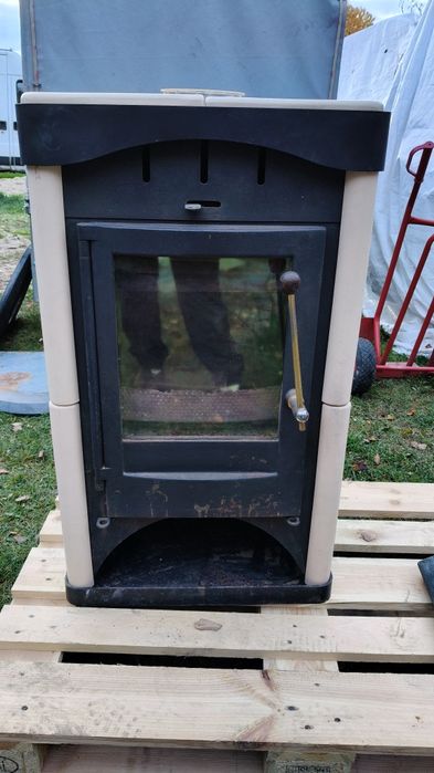 Kominek wolnostojący kaflowy