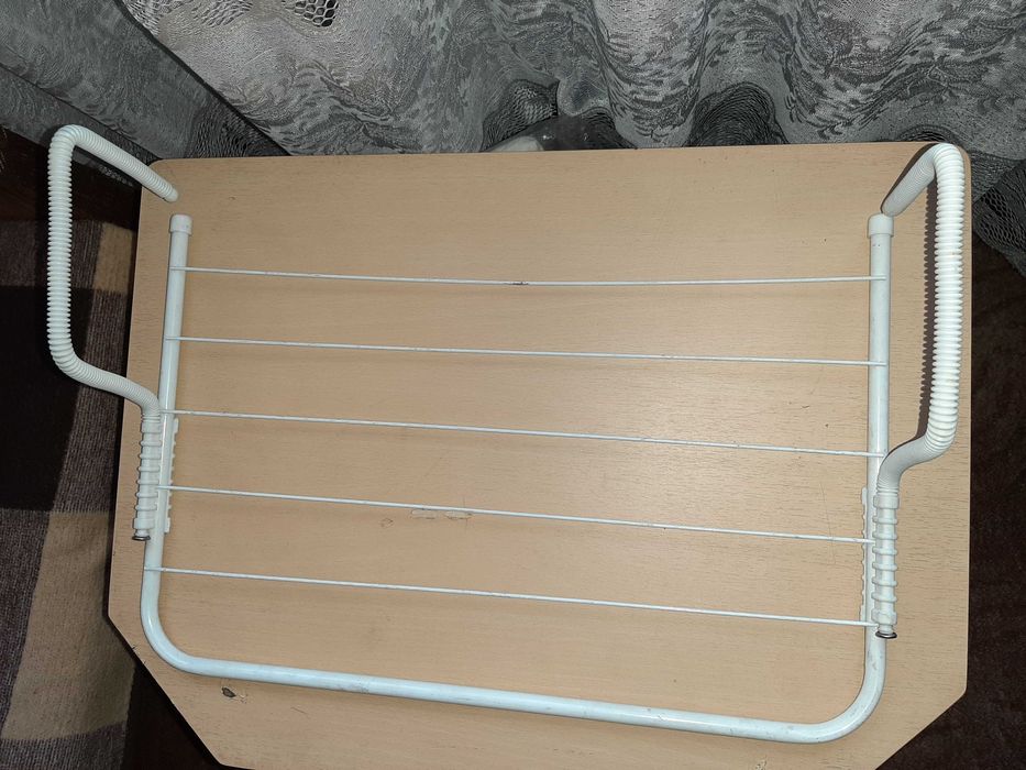 Suszarka na pranie do prania wisząca na grzejnik kaloryfer