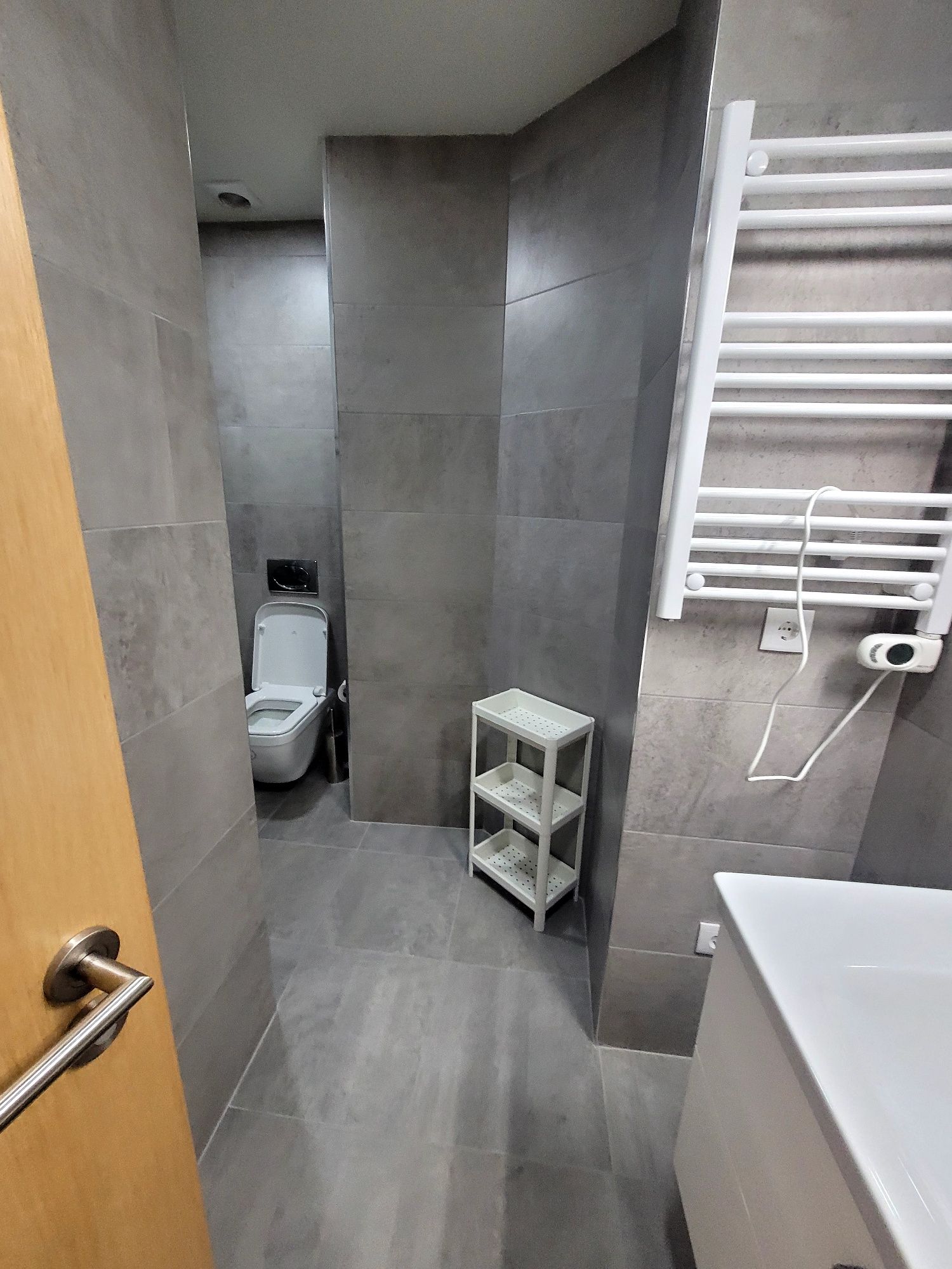 Quarto em apartamento novo para arrendar