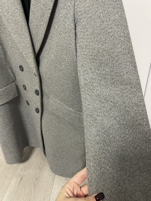 Жіноче сіре пальто Zara