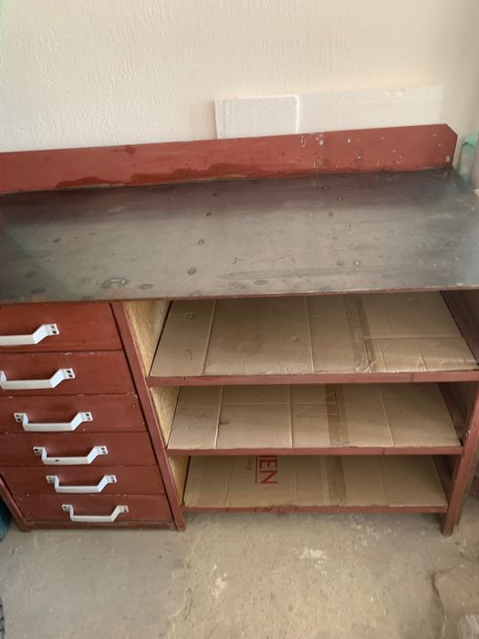 Продам  слесарный  стол