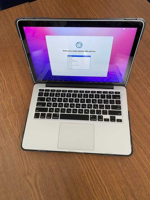 Продам MacBook Pro 13" (2015, i7, 16GB RAM, 512GB SSD)