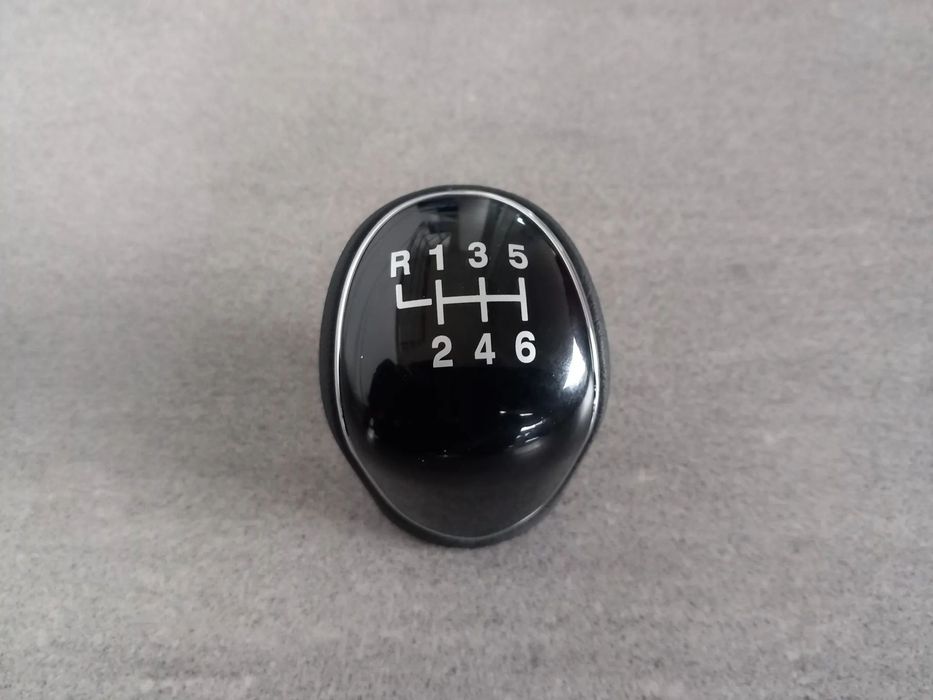 Gałka dźwigni zmiany biegów plastikowa - 6 biegów manual Ford Focus 1751563