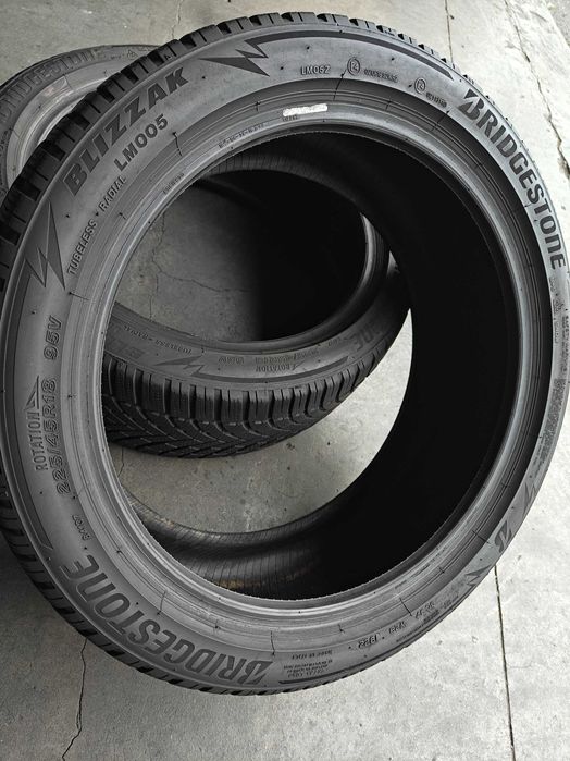 Bridgestone Blizzak 2шт R18 225 45 шини зимові