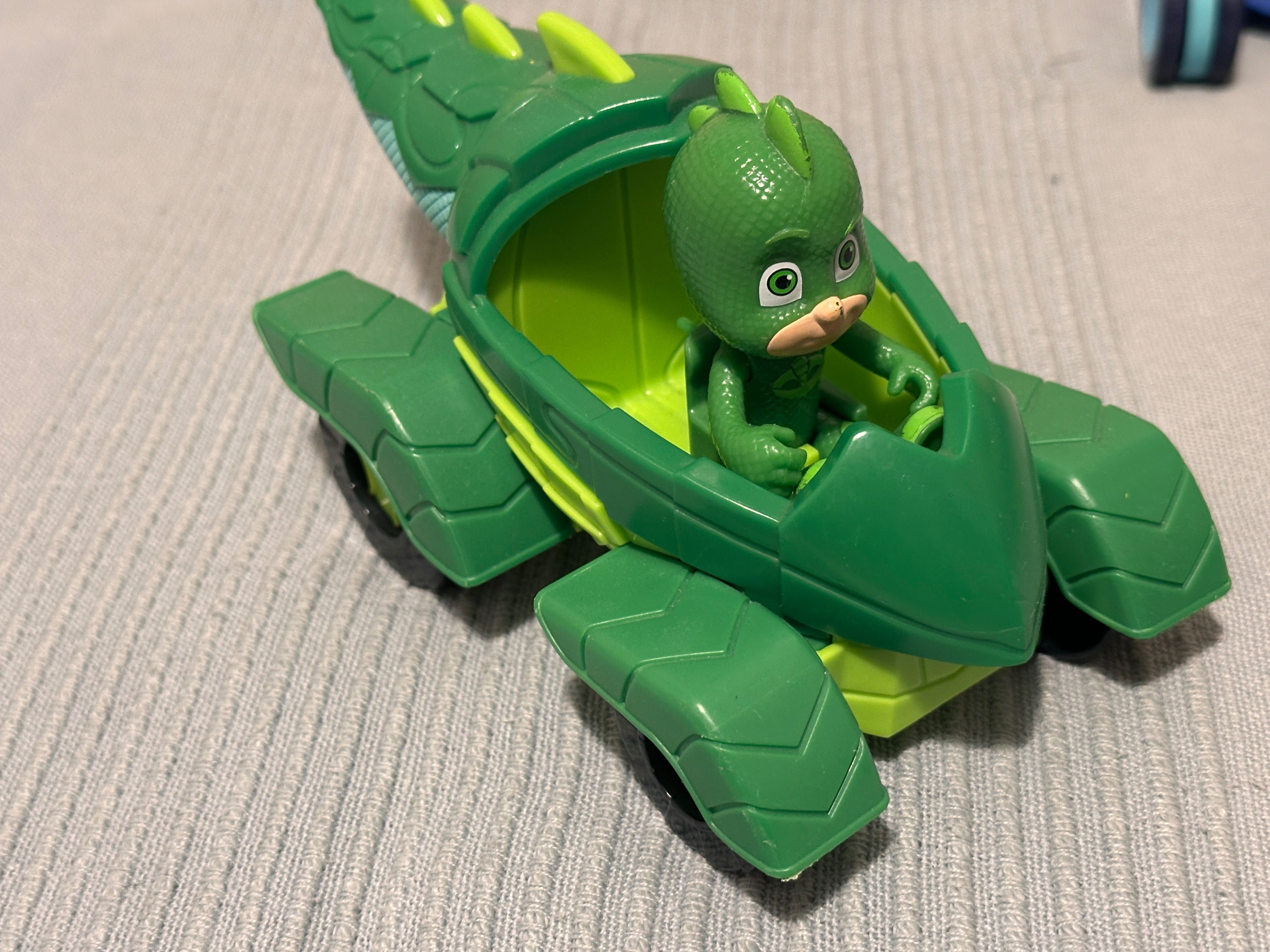 Pj Masks - coleção de 4 bonecos e 3 viaturas