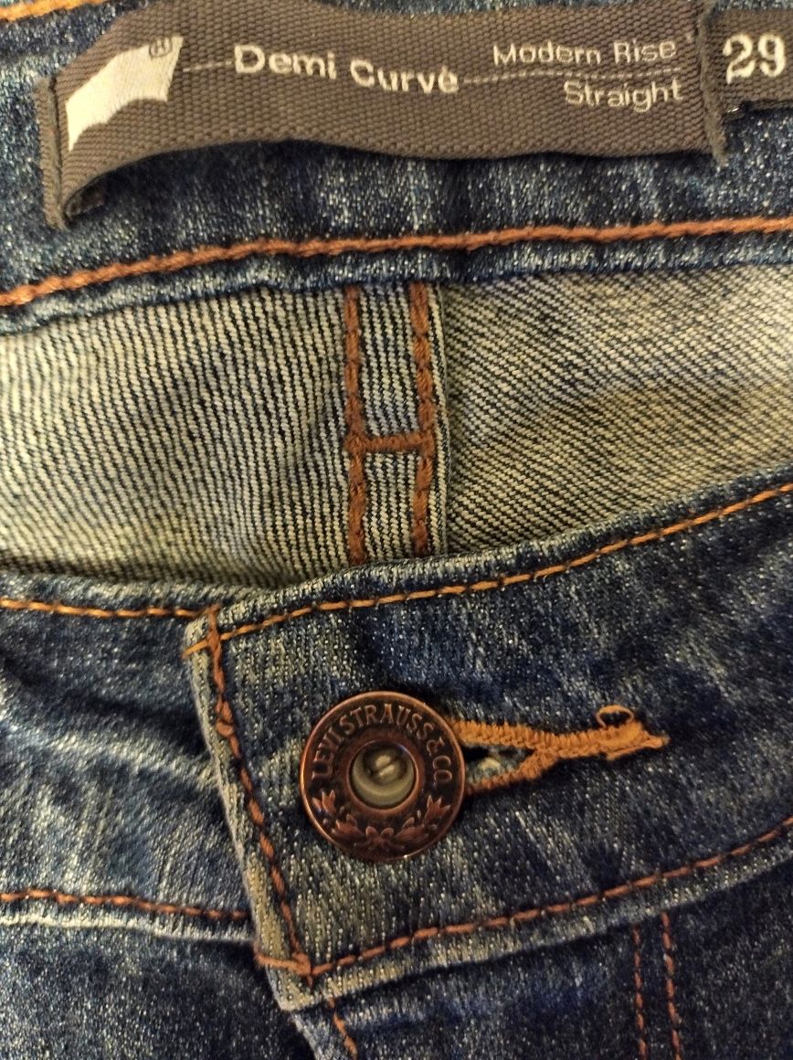 Levi'sy Demi Curve