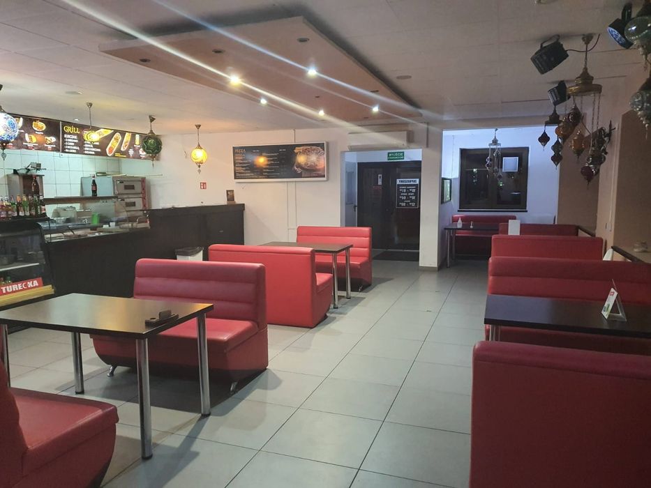 Zestaw stół i sofa do restauracji
