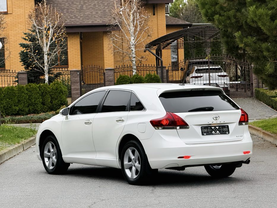 Продам свой любимый автомобиль Toyota Venza