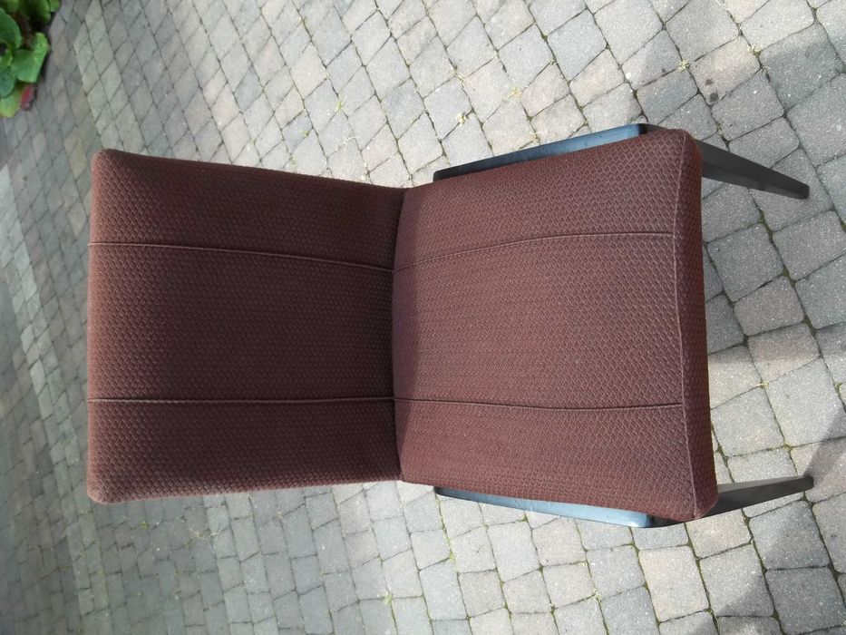 Dwa krzesła tapicerowane. PRL. Po odnowieniu.