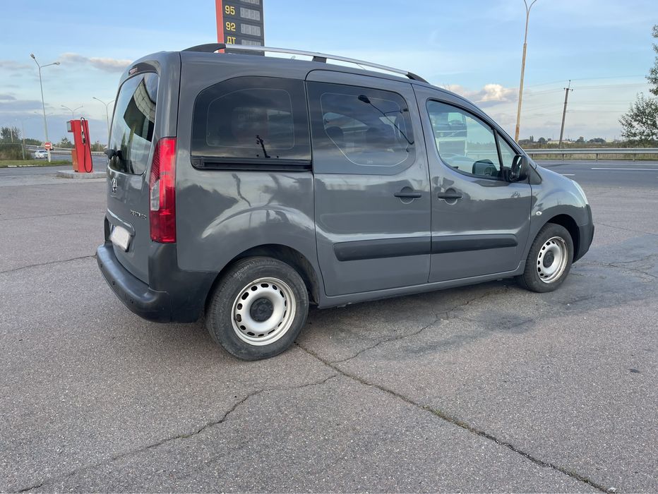 ч Peugeot Partner 2017 року випуску пасажир