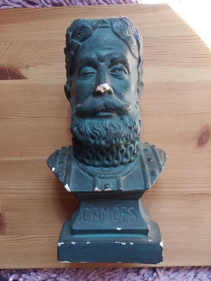 Busto Luís de Camões para restauração