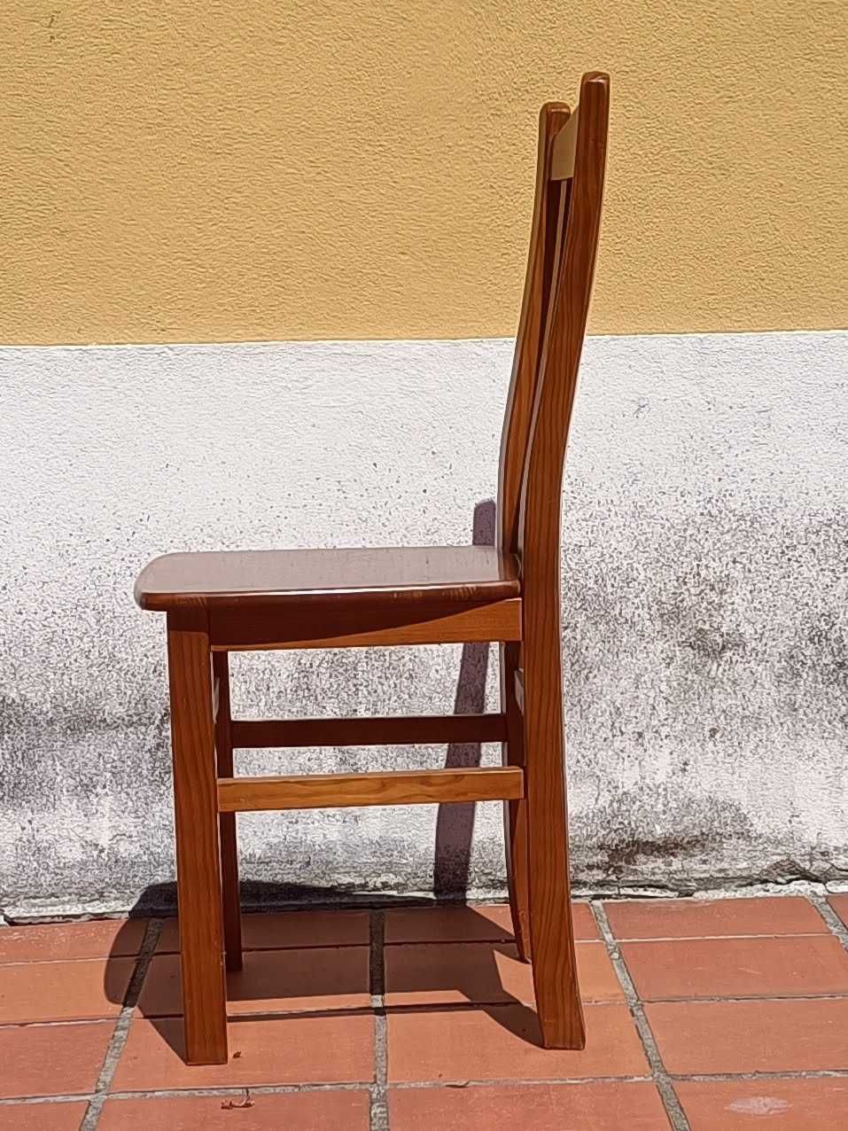 Lote de cadeiras em madeira