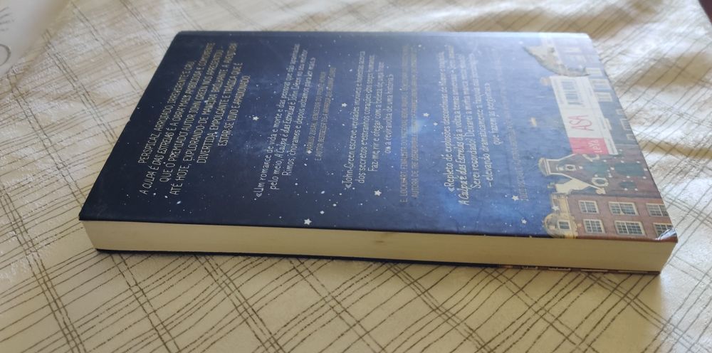 Livro A culpa é das esgrelas