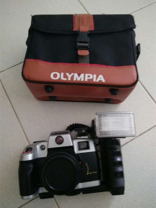 Máquina fotográfica Olympia com bolsa original