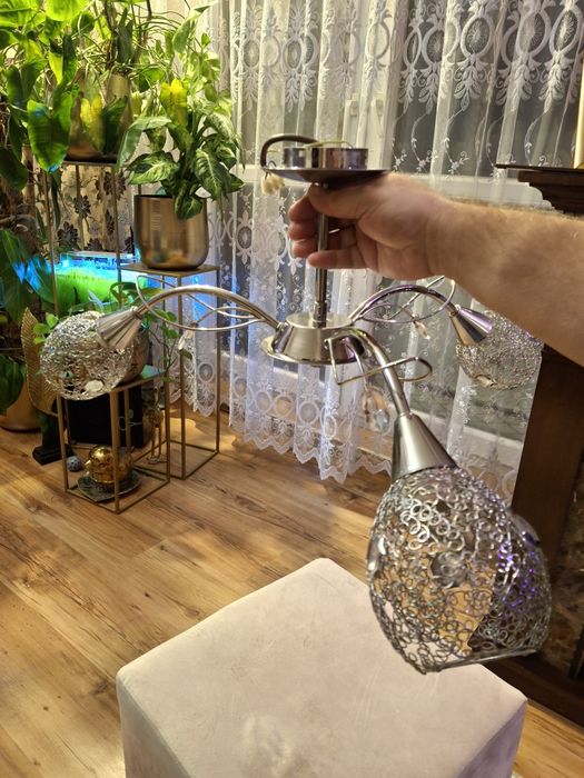 Srebrna lampa wisząca z krysztalami