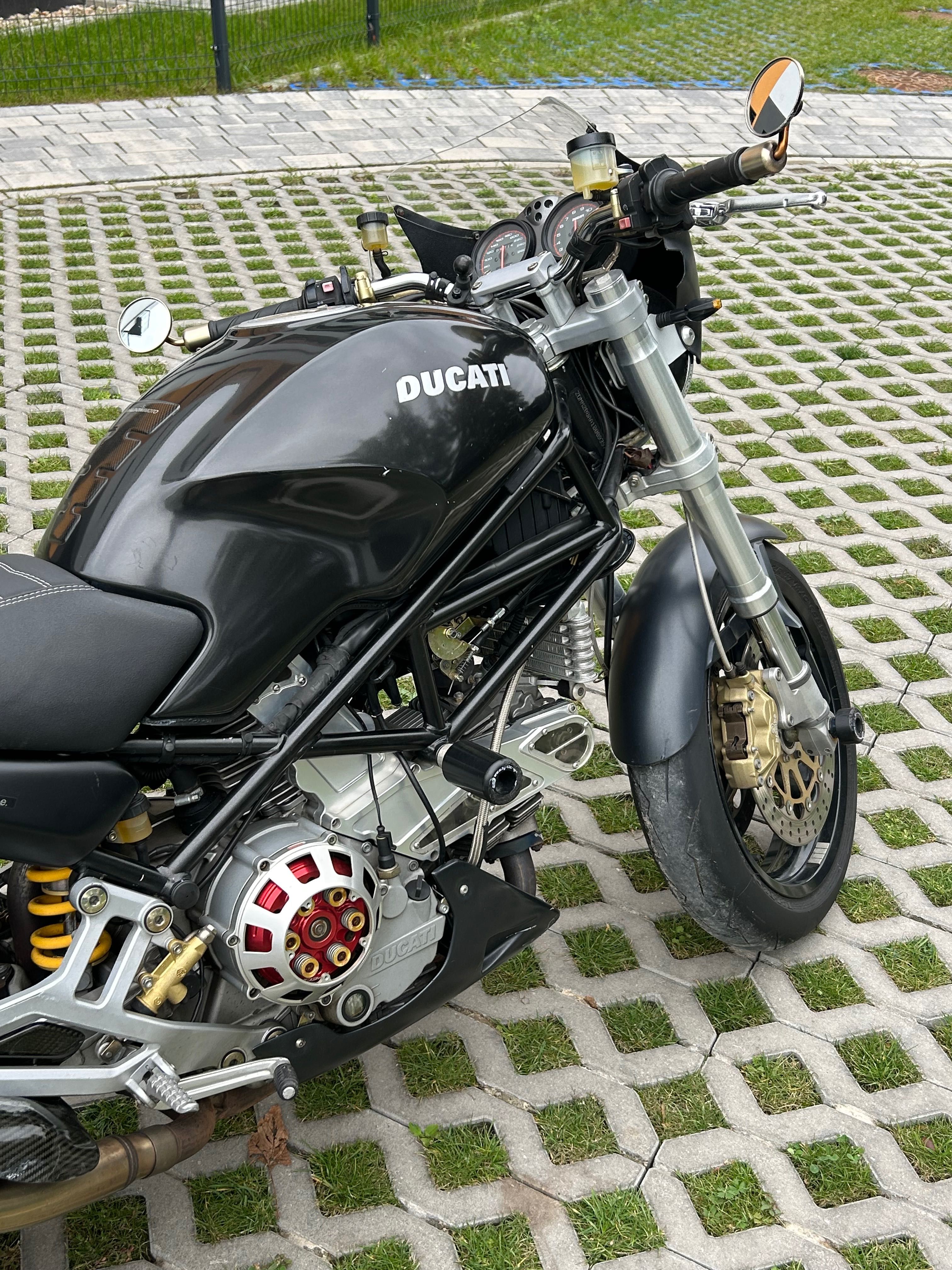Ducati monster 900