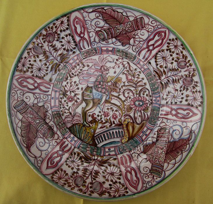 Grande Prato de Faiança de COIMBRA Rep. de Desenho Miúdo do Sec. XVII