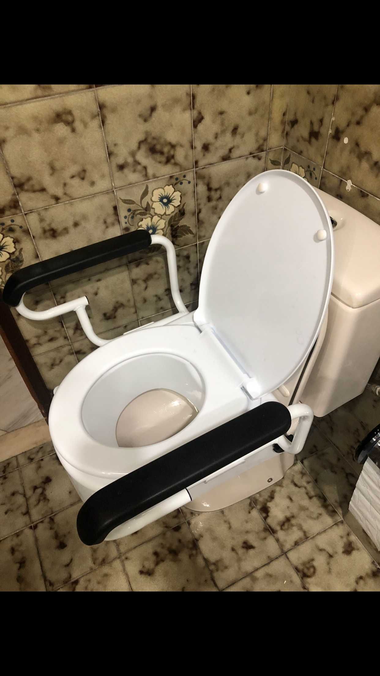Adaptador sanita WC 17cm amovível, com braços e tampa.