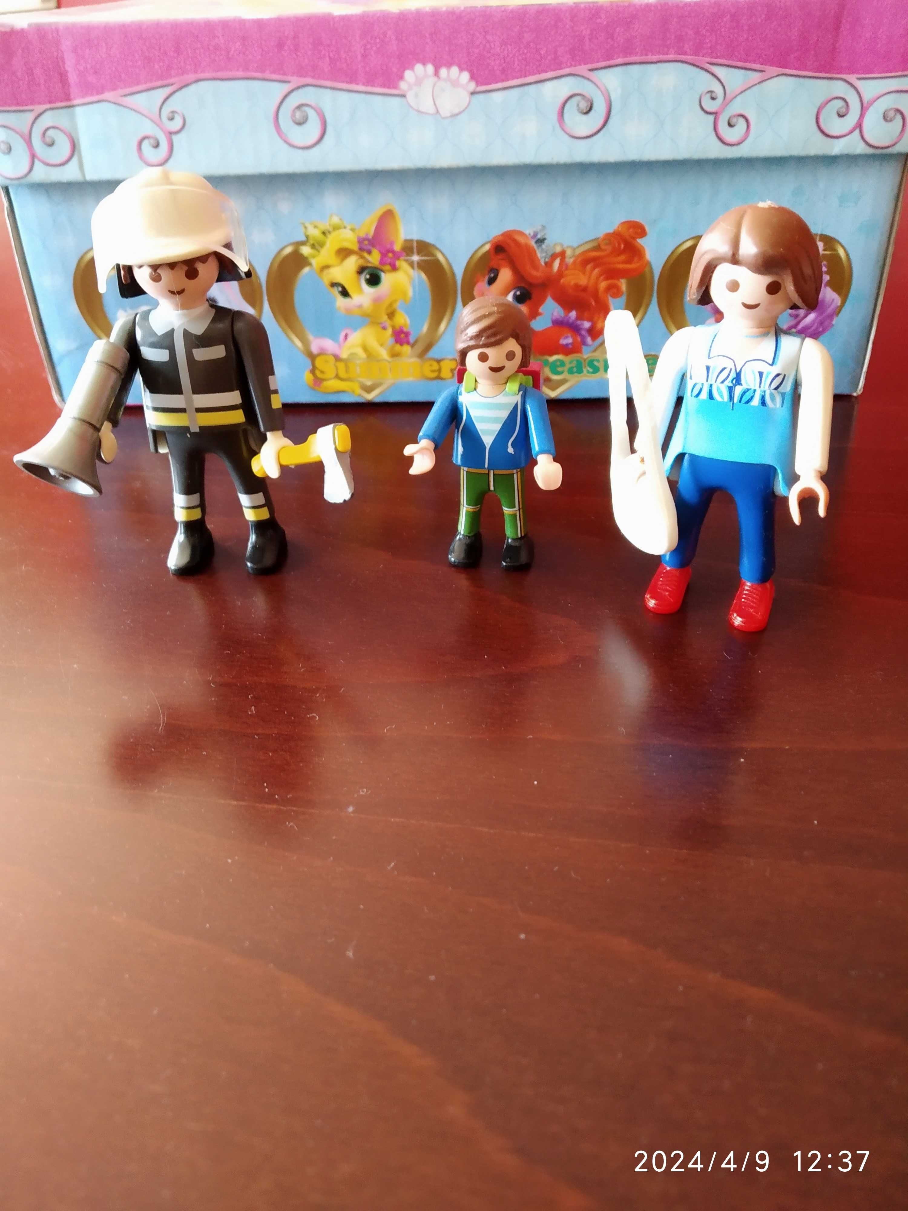 Playmobil figurka strażak w hełmie + mama z synem