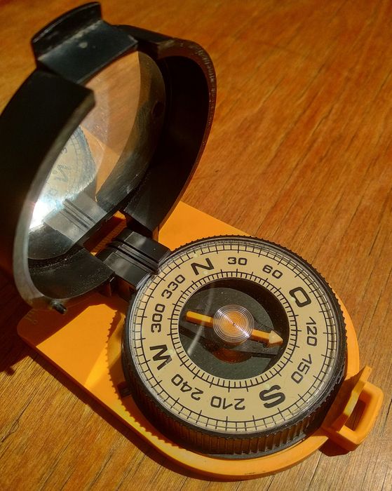 Компас Азимут навигатор карта туризм