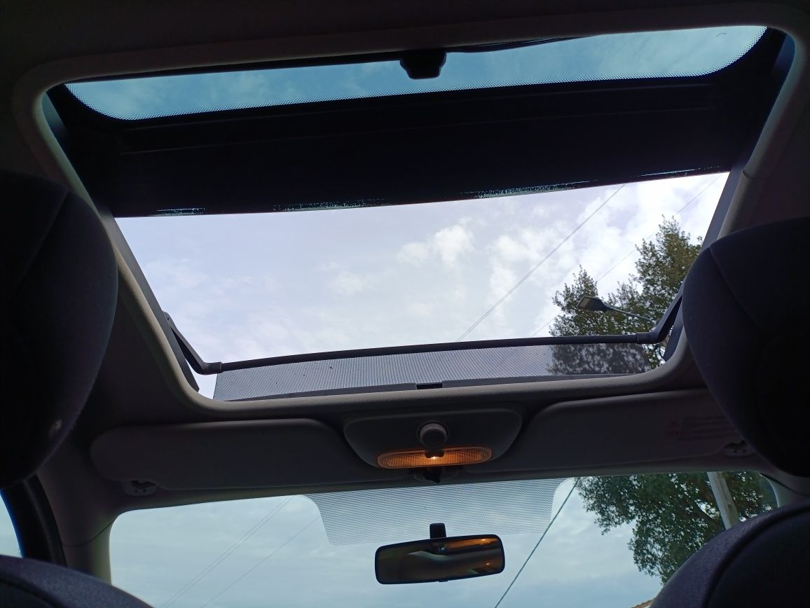 Renault Clio com tecto de abrir